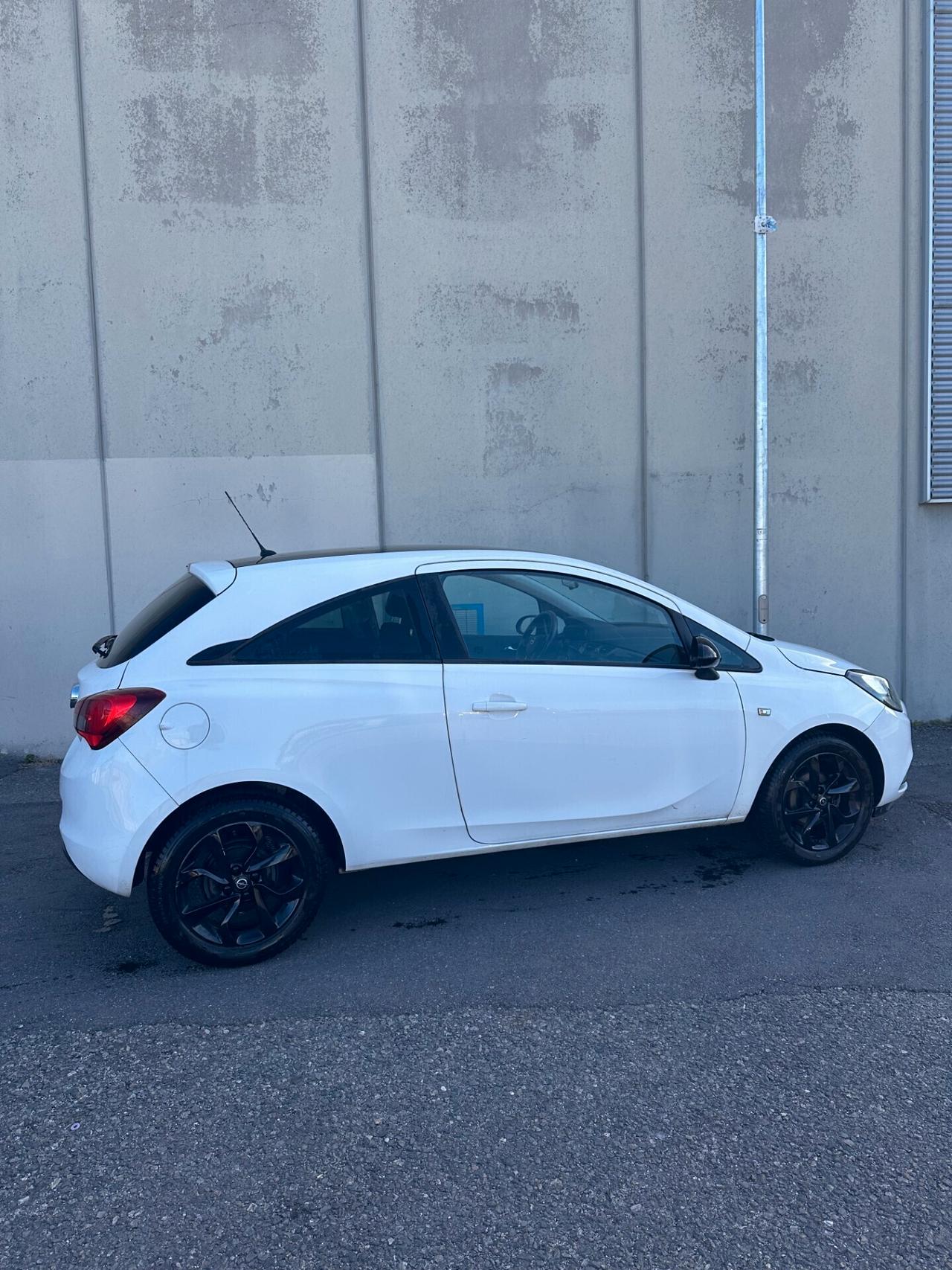 Opel Corsa 1.2 Coupé Black Edition