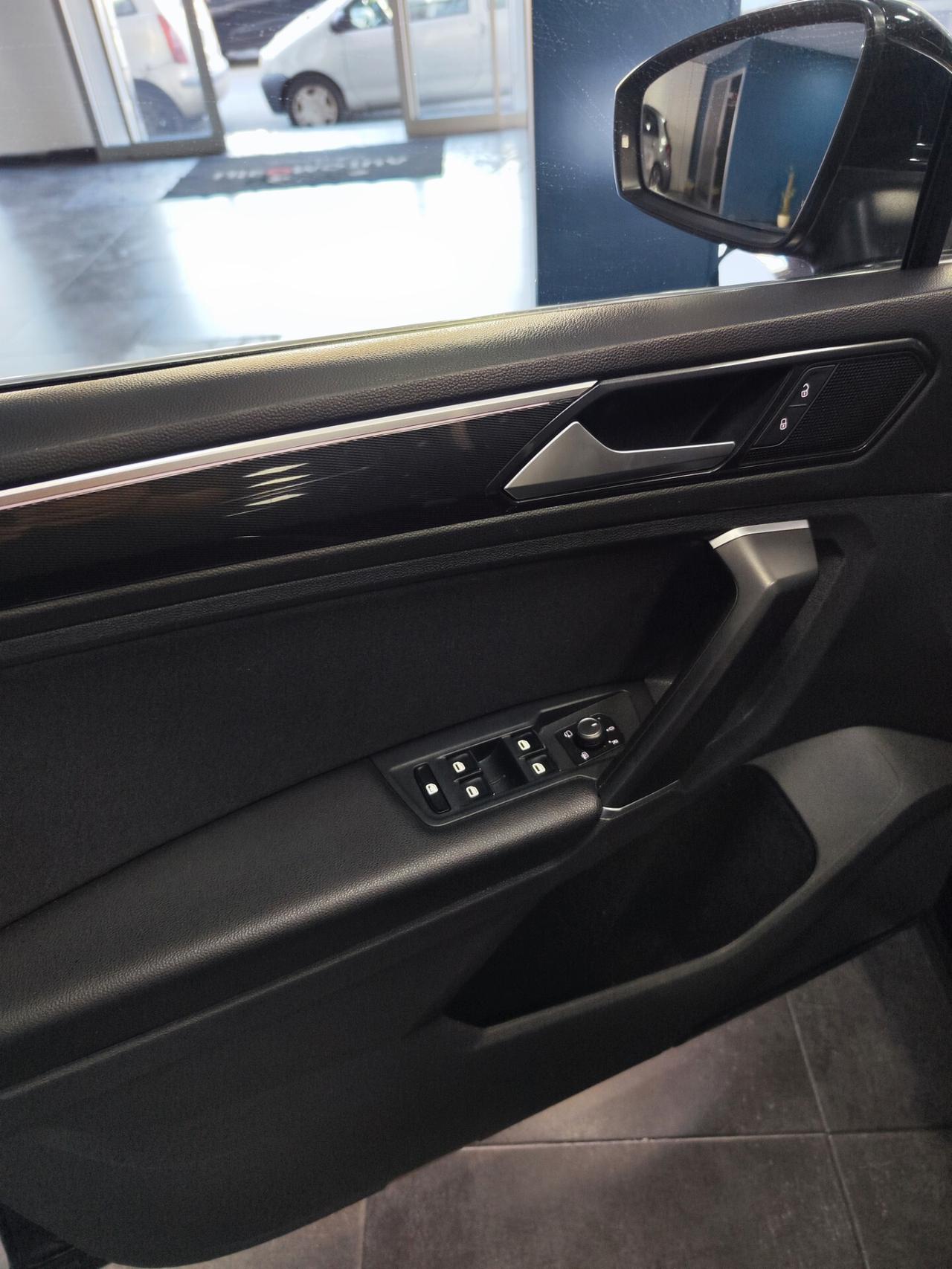 Volkswagen Tiguan 2.0 TDI 150cv SCR DSG R Line TETTO