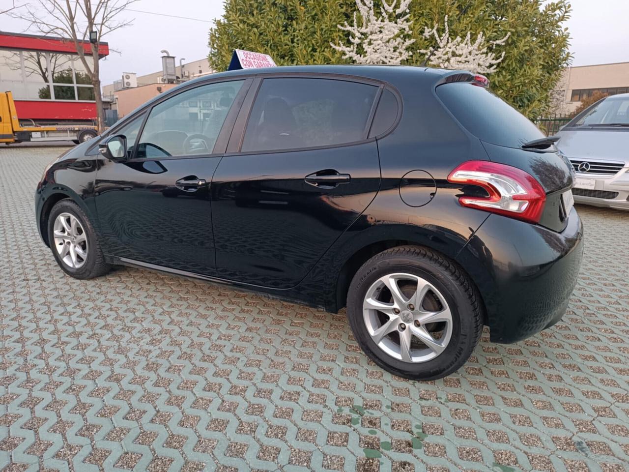 Peugeot 208 1.4 HDi 68 CV 5 porte Active