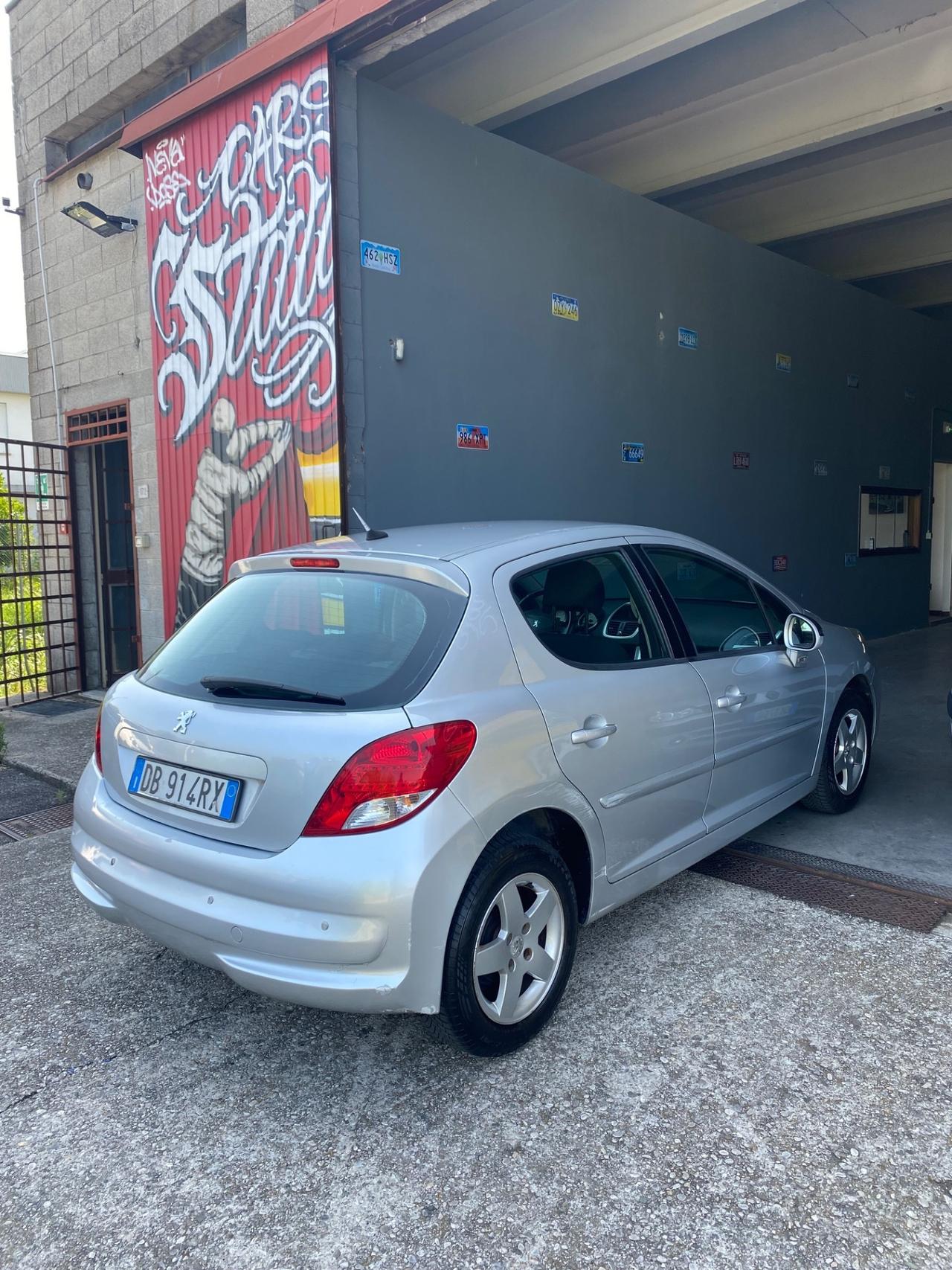 Peugeot 207 1.4 HDi 70CV 5p. XT Neopatentati