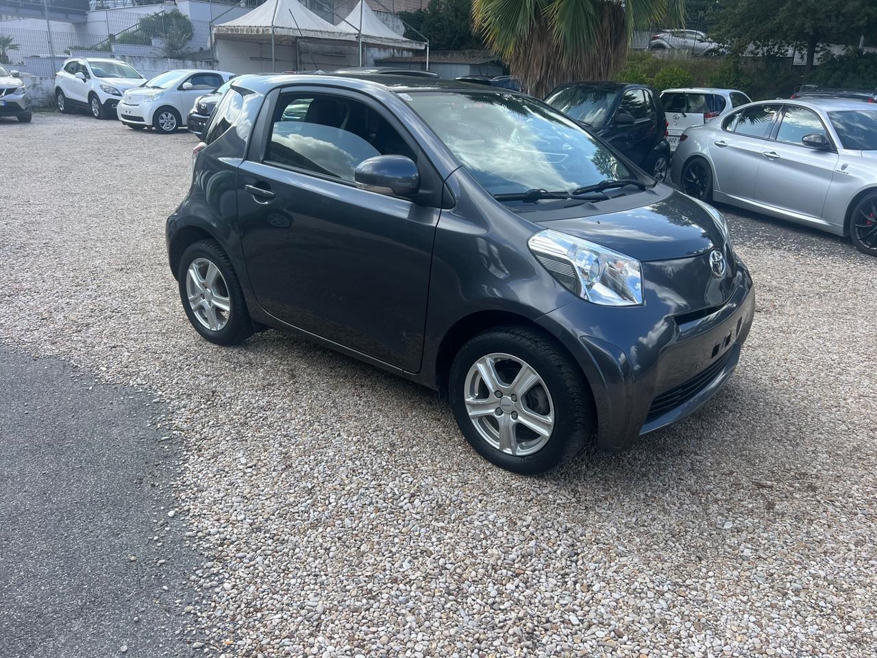 Toyota iQ 1.0 CVT Lounge anno 2015