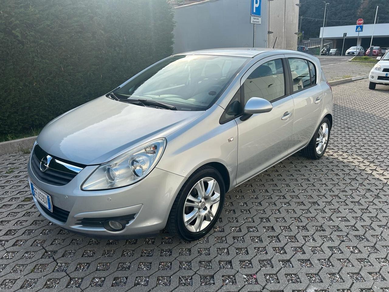 Opel Corsa 1.2 5 porte Cosmo