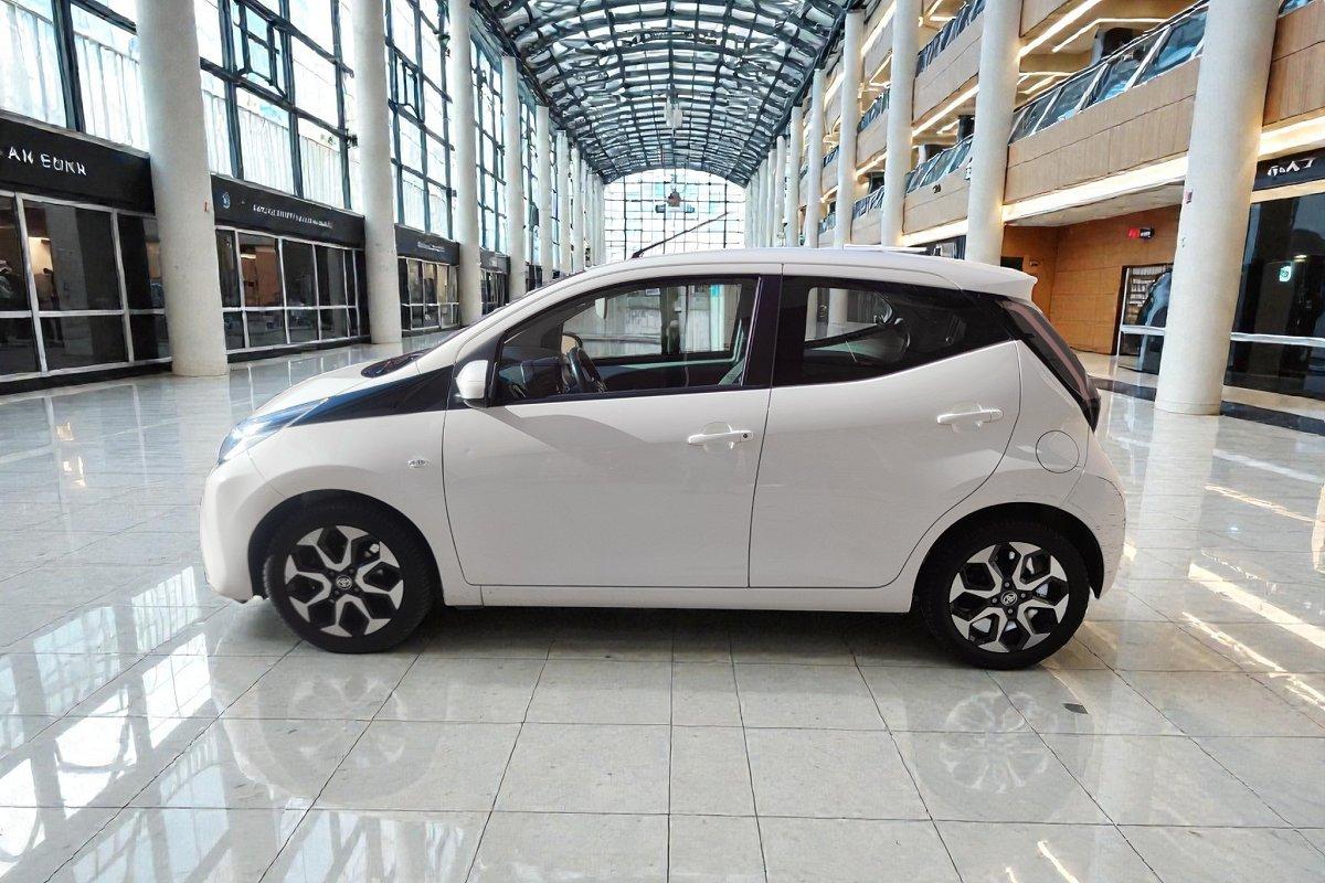 TOYOTA Aygo Connect 1.0 VVT-i 72 CV 5 porte x-fun