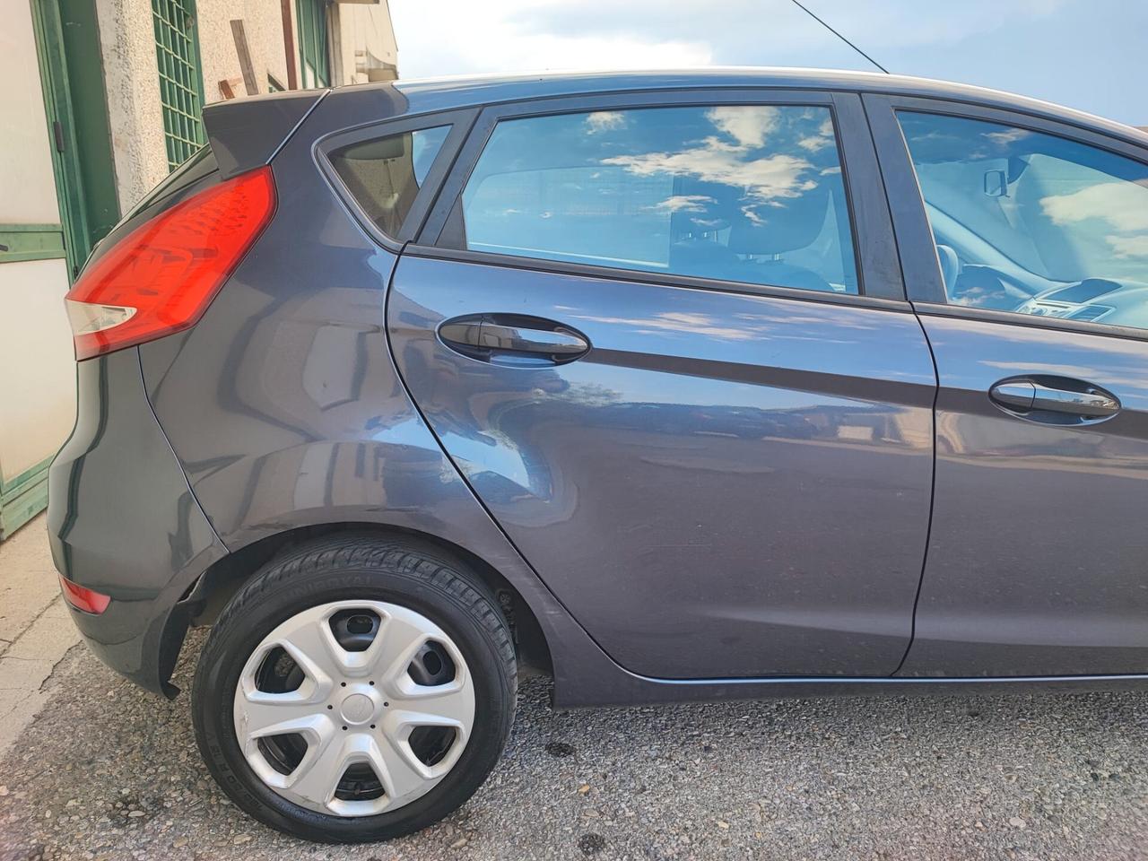 Ford Fiesta 1.2 BENZINA NEOPATENTATI 5 PORTE 2009