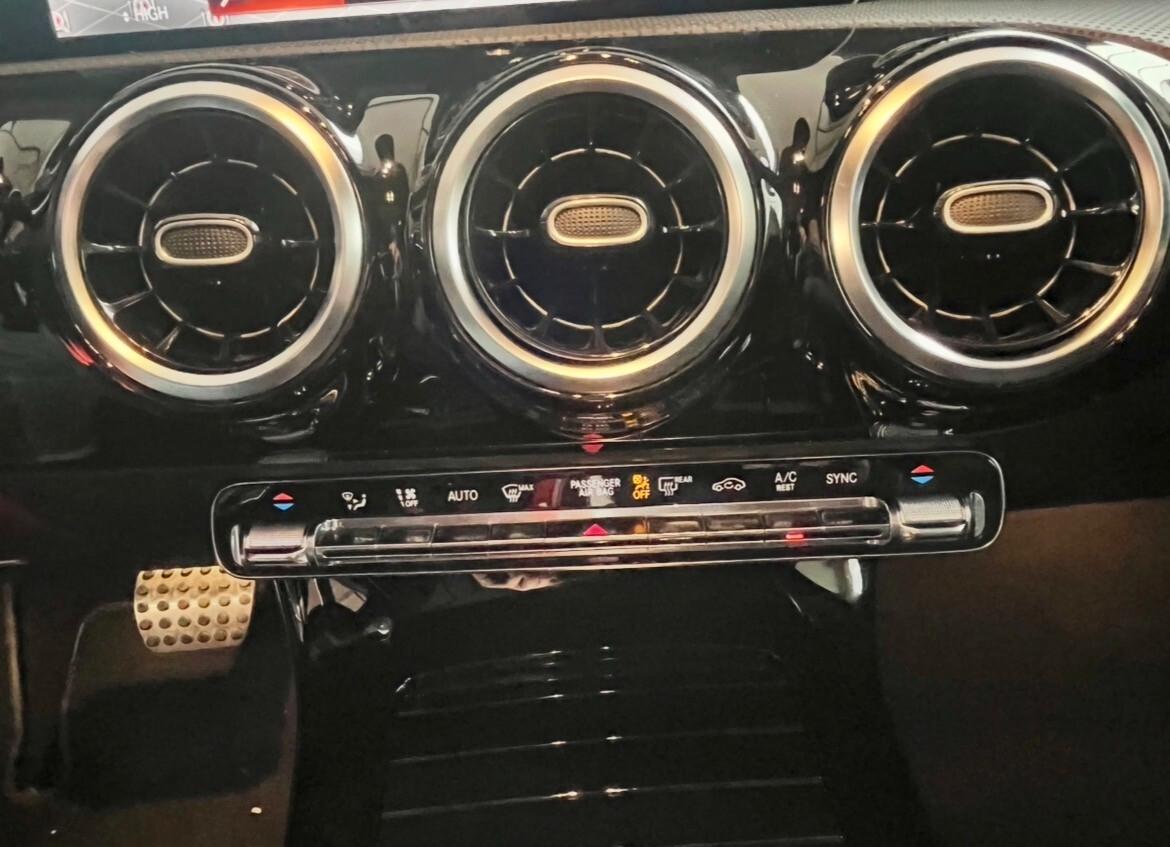 MERCEDES CLASSE A 1.6 TDI 116CV Sport Extra Cambio automatico Navi Cerchi AMG Pelle Alcantara allestimento AMG OK NEOPATENTATI