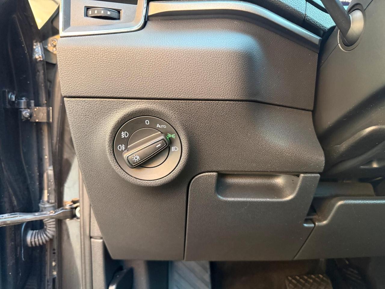 Skoda Karoq 1.6 Diesel Cambio Automatico Neopatentati