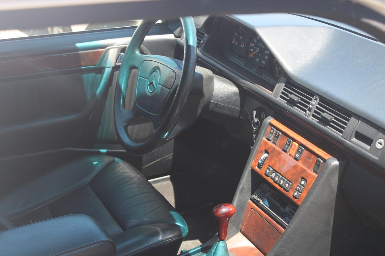 Mercedes-benz E 200 MERCEDES BENZ 124019