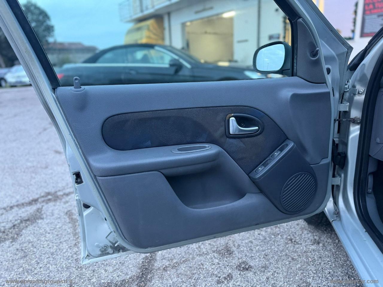 RENAULT Clio 1.2CAT 5p. RT