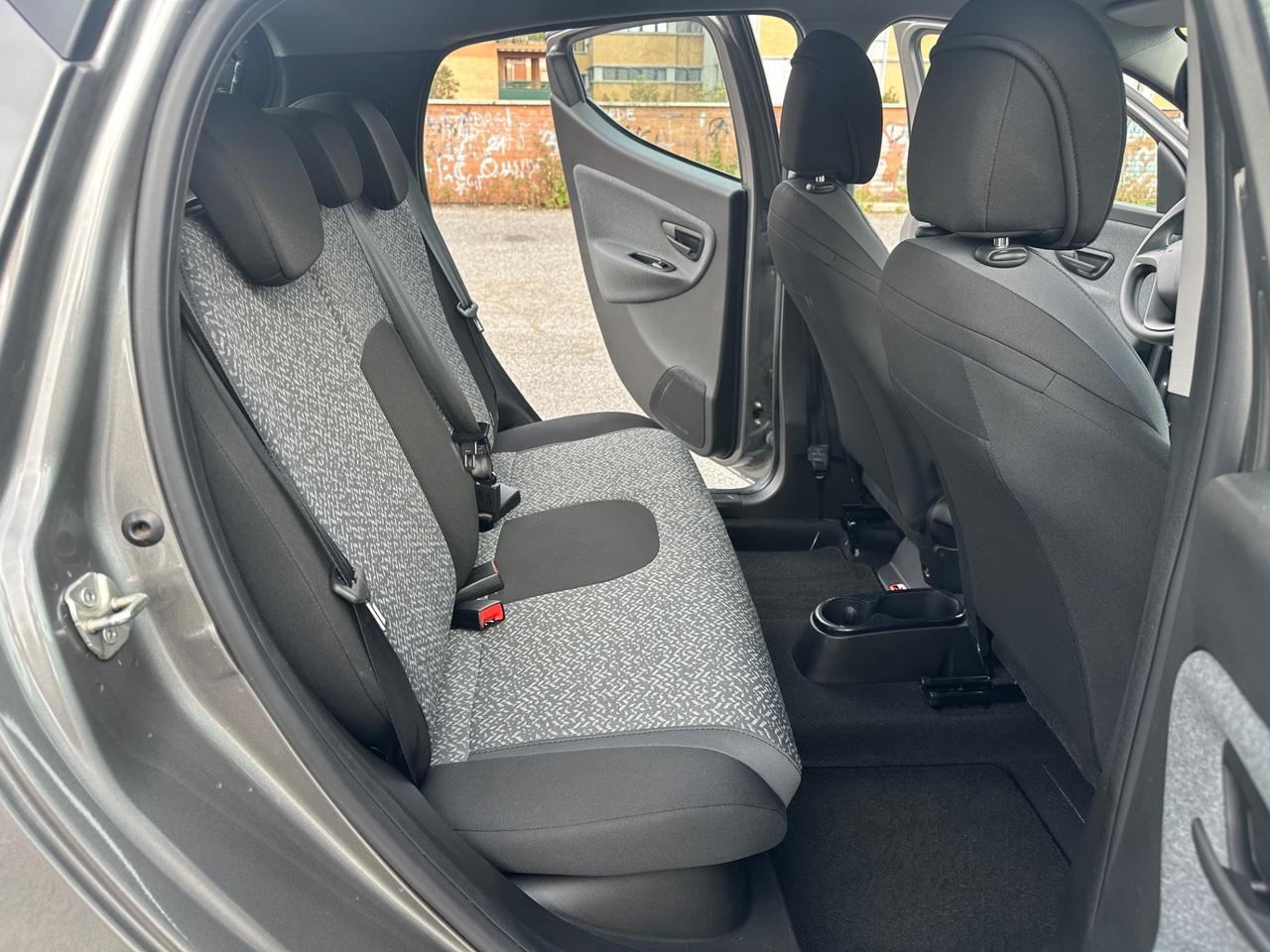 Lancia Ypsilon 1.0 Firefly Hybrid Silver