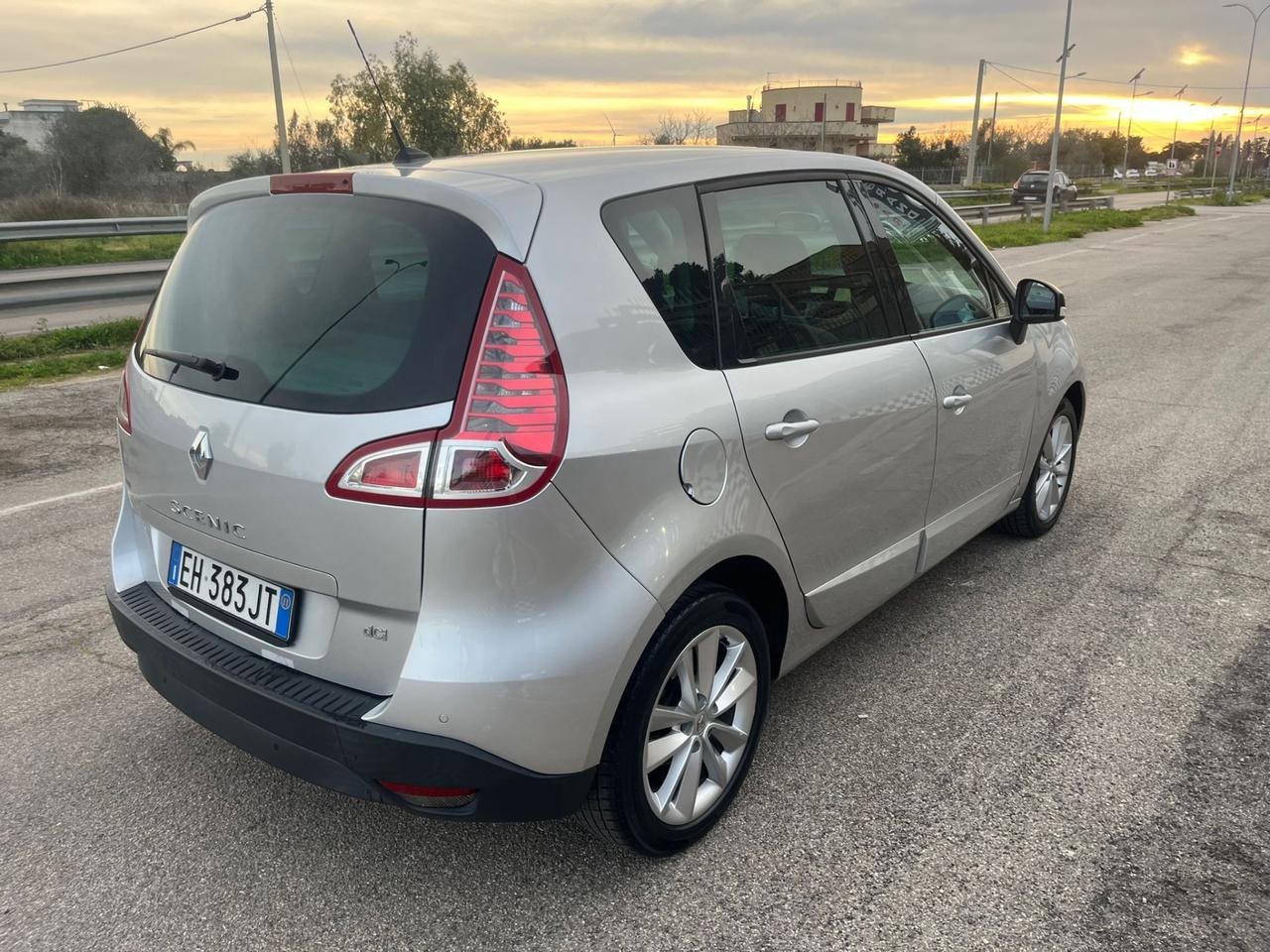 Renault Scenic Scénic X-Mod 1.5 dCi Luxe 2011