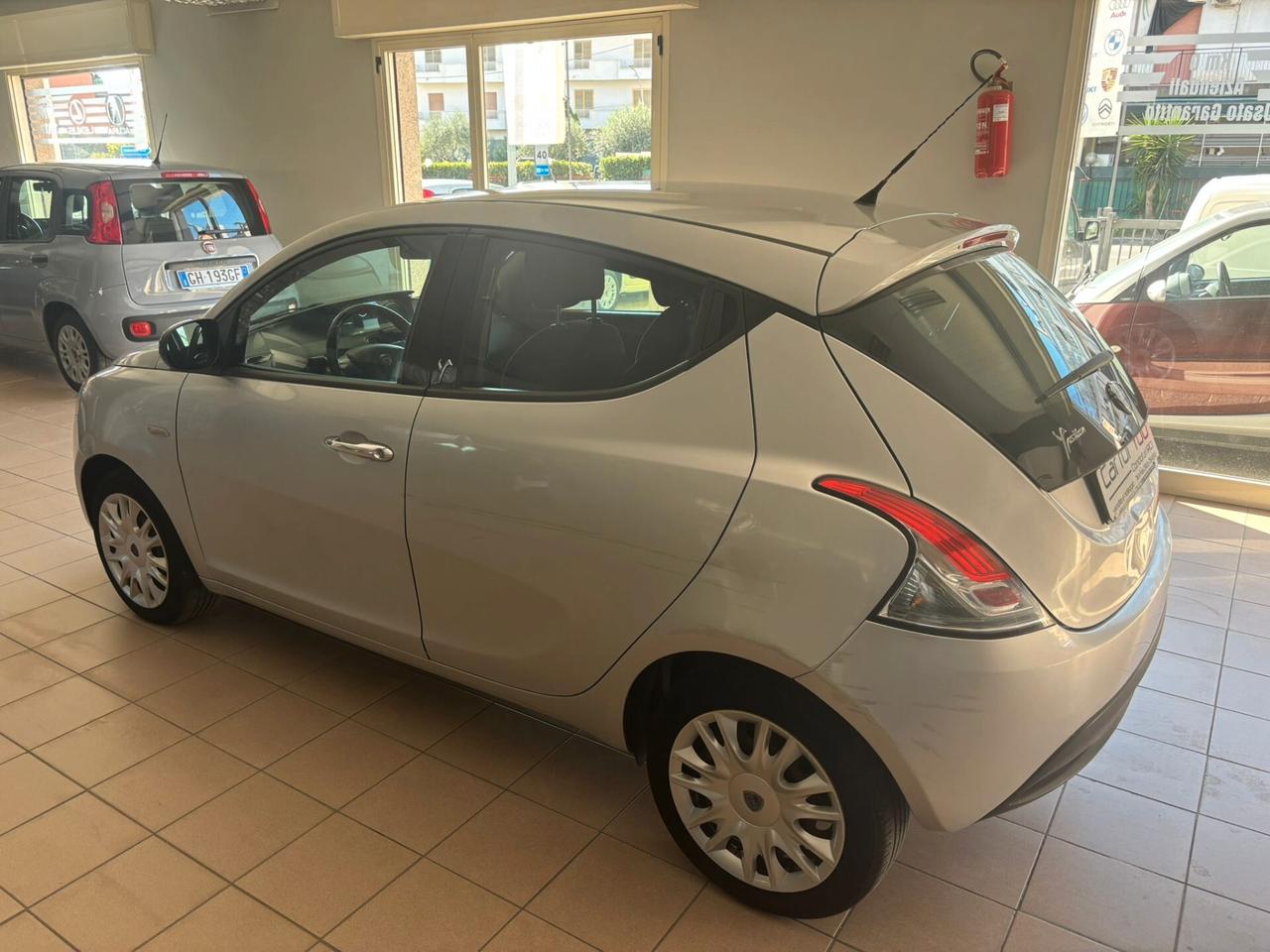 Lancia Ypsilon 1.2 69 CV 5 porte S&S Silver