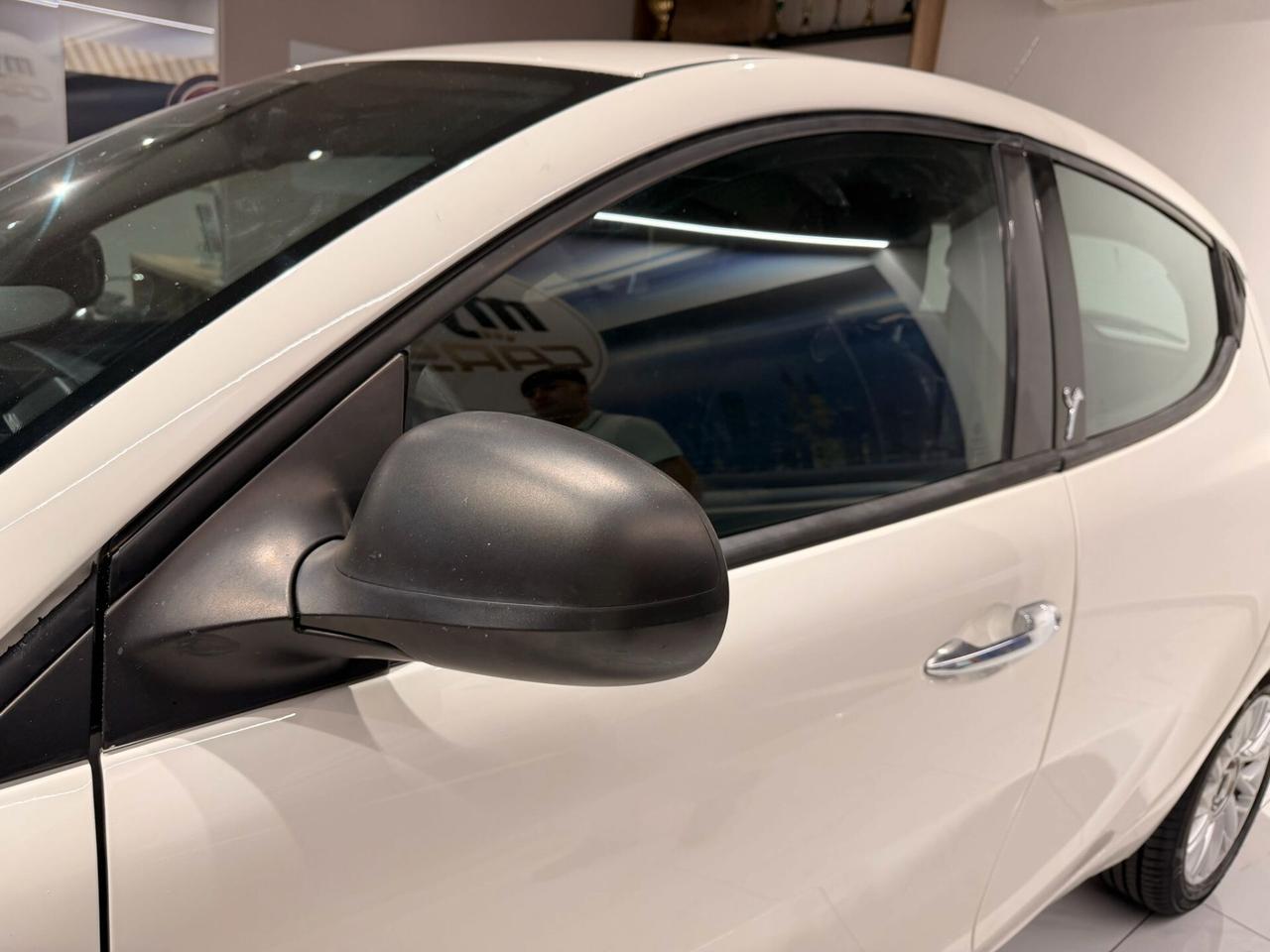 Lancia Ypsilon 1.2 69 CV 5 porte Platinum