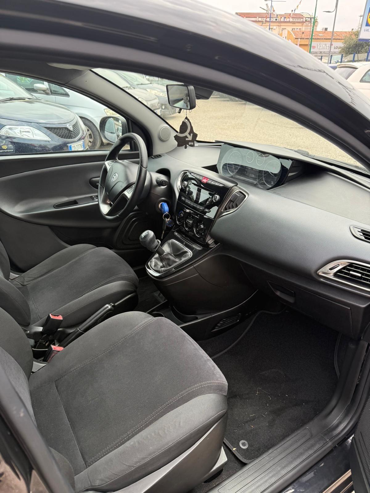 Lancia Ypsilon 1.2 69 CV 5 porte GPL Ecochic Gold