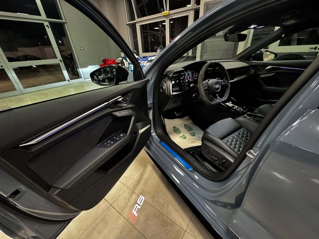 AUDI RS3 PERFORMANCE + CARBOCERAMICA