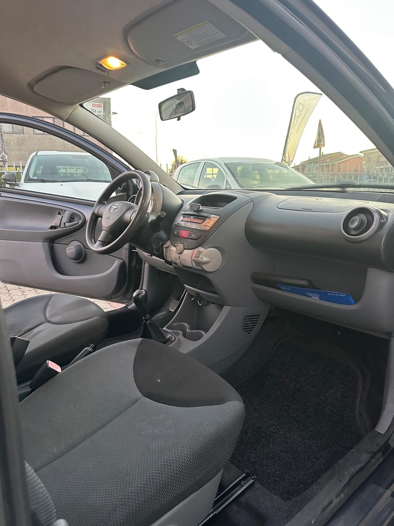 Toyota Yaris 1.0 3 porte Sol