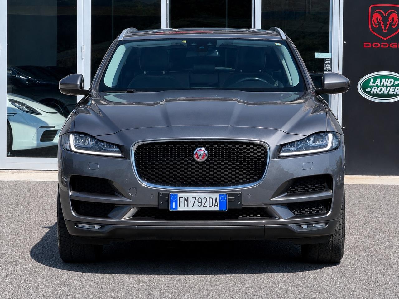 Jaguar F-Pace 2.0 D 180 CV AWD TETTO . CATENA NUOVA
