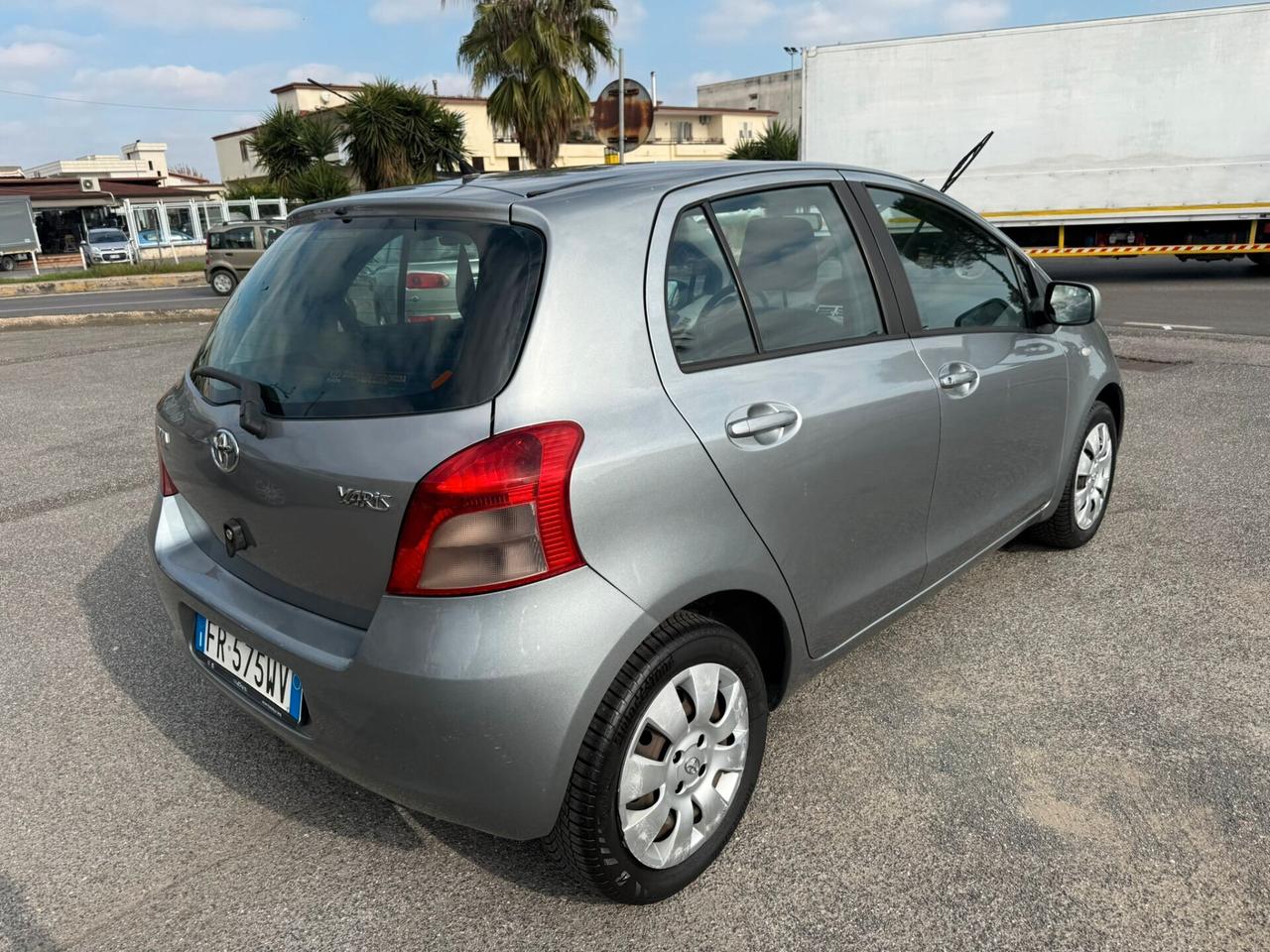 TOYOTA YARIS 5PORTE 1.0BENZINA 69CV OK NEOPATENTATI