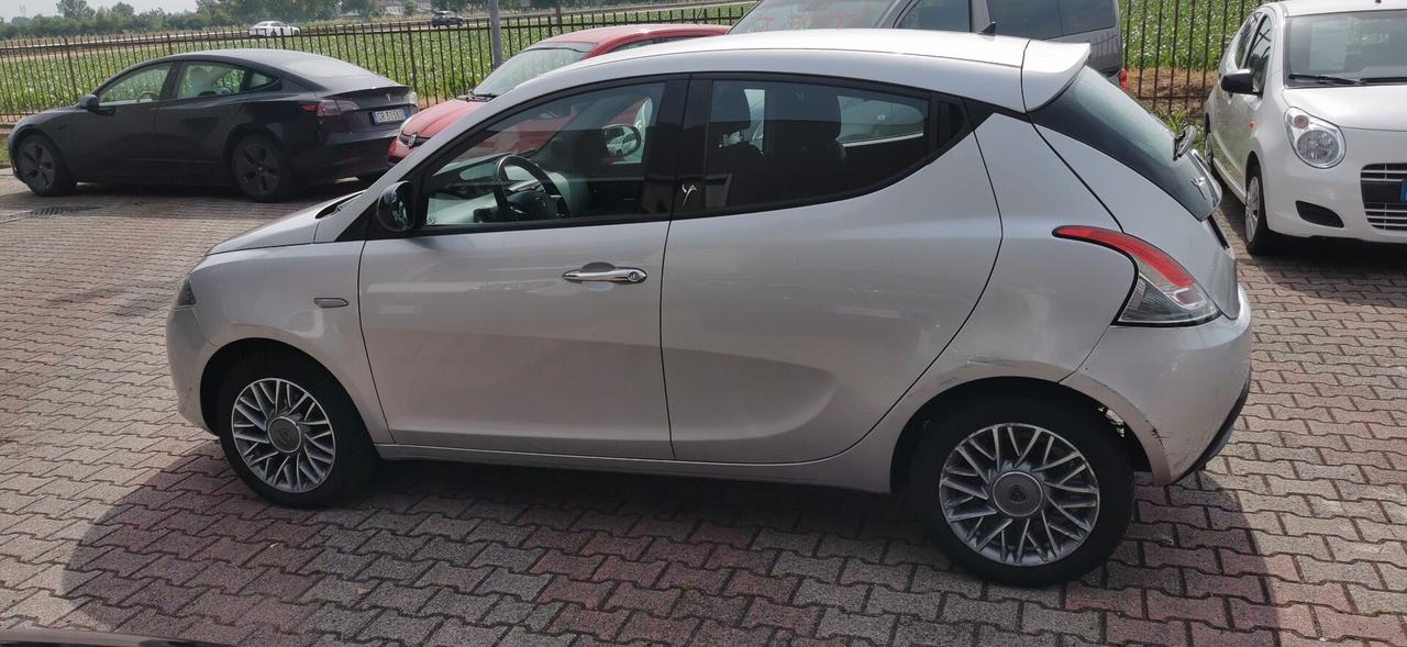 Lancia Ypsilon 0.9 TwinAir 85 CV 5 porte S&S DFN Gold