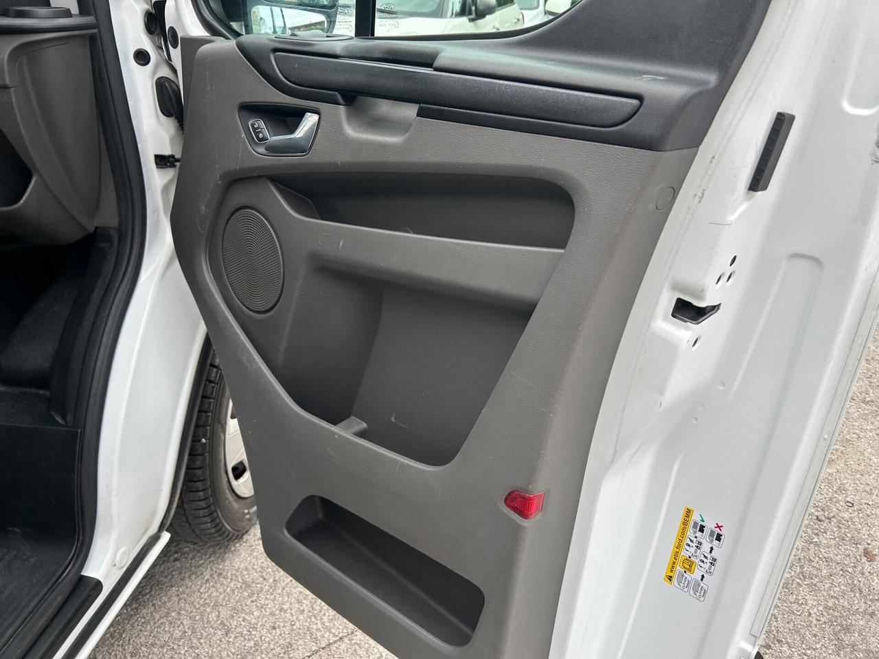 Ford Transit Custom 2.0 TDCi 130 Mixto 5 Posti