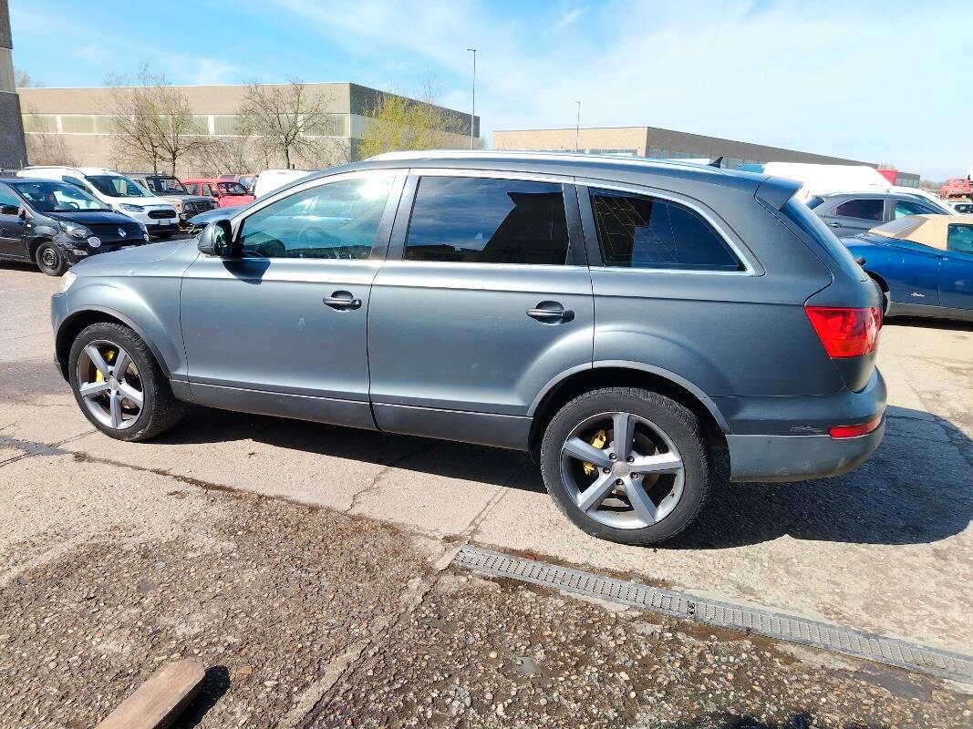 Audi Q7 3.0 V6 tdi quattro tiptronic