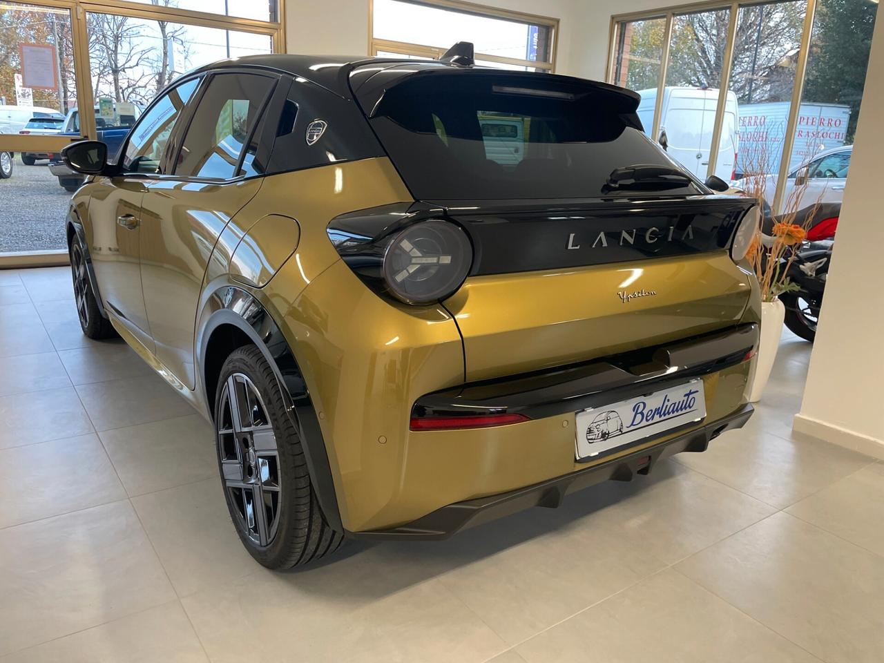 Lancia Ypsilon Hybrid e-DCT LX