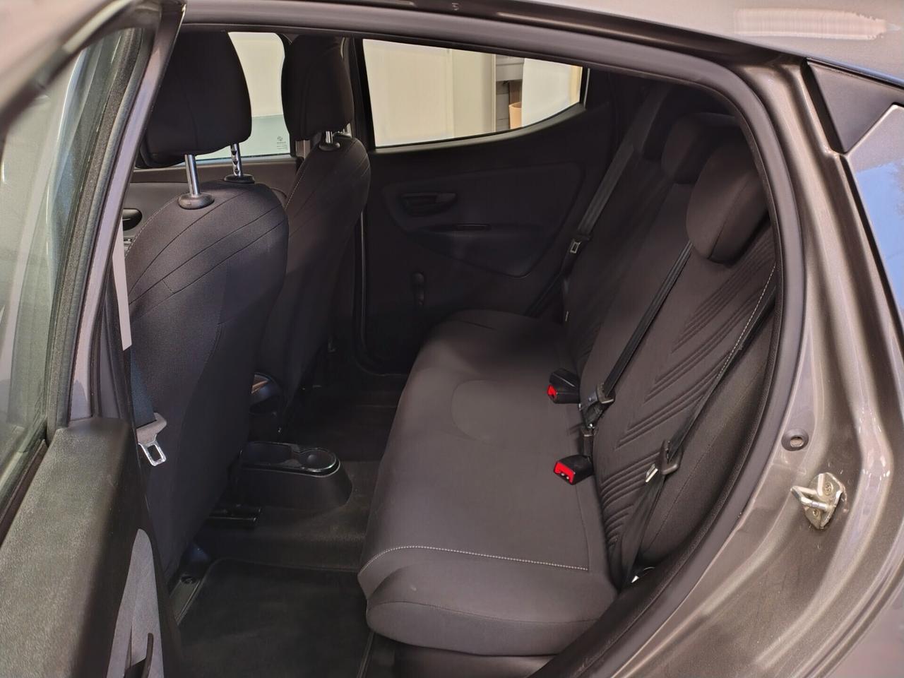 LANCIA YPSILON 1.0 HYBRID OK NEOPATENTATI