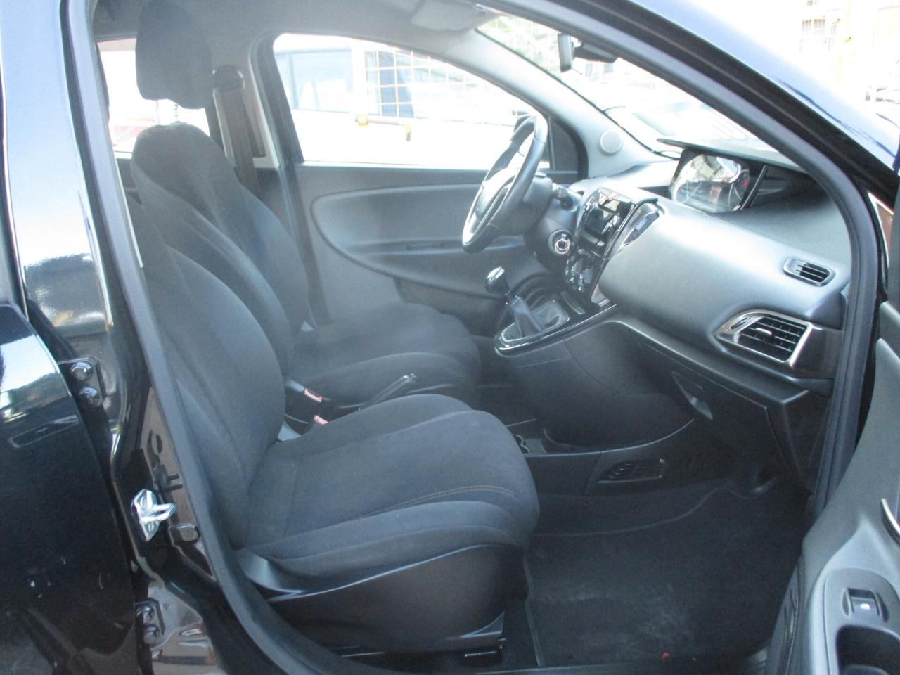 Lancia Ypsilon 1.3 MJT 95 CV 5 porte Platinum
