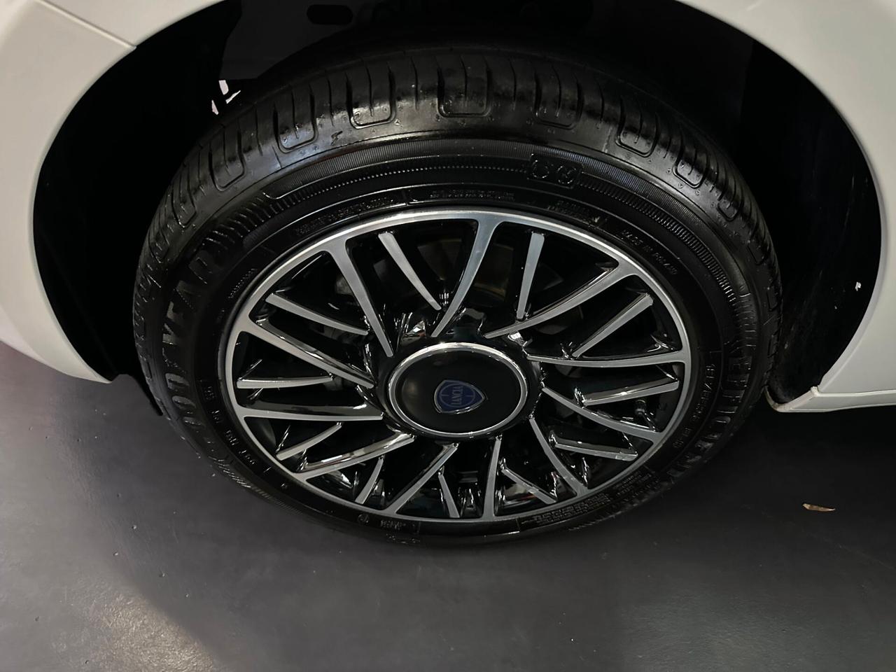 Lancia Ypsilon 1.0 FireFly S&S Hybrid Platino Full