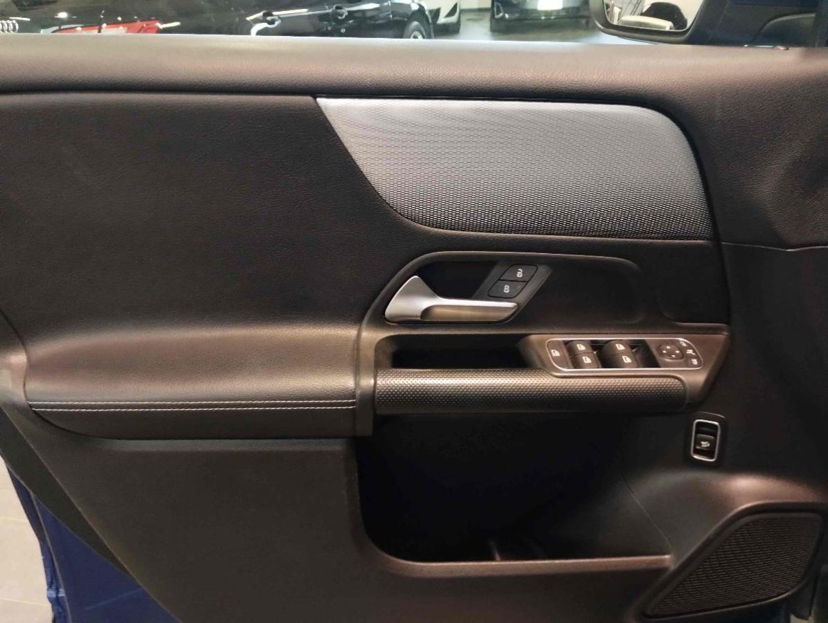 MERCEDES GLB 180d PELLE - TELECAMERA - APPLE - LED - GAR.24 MESI