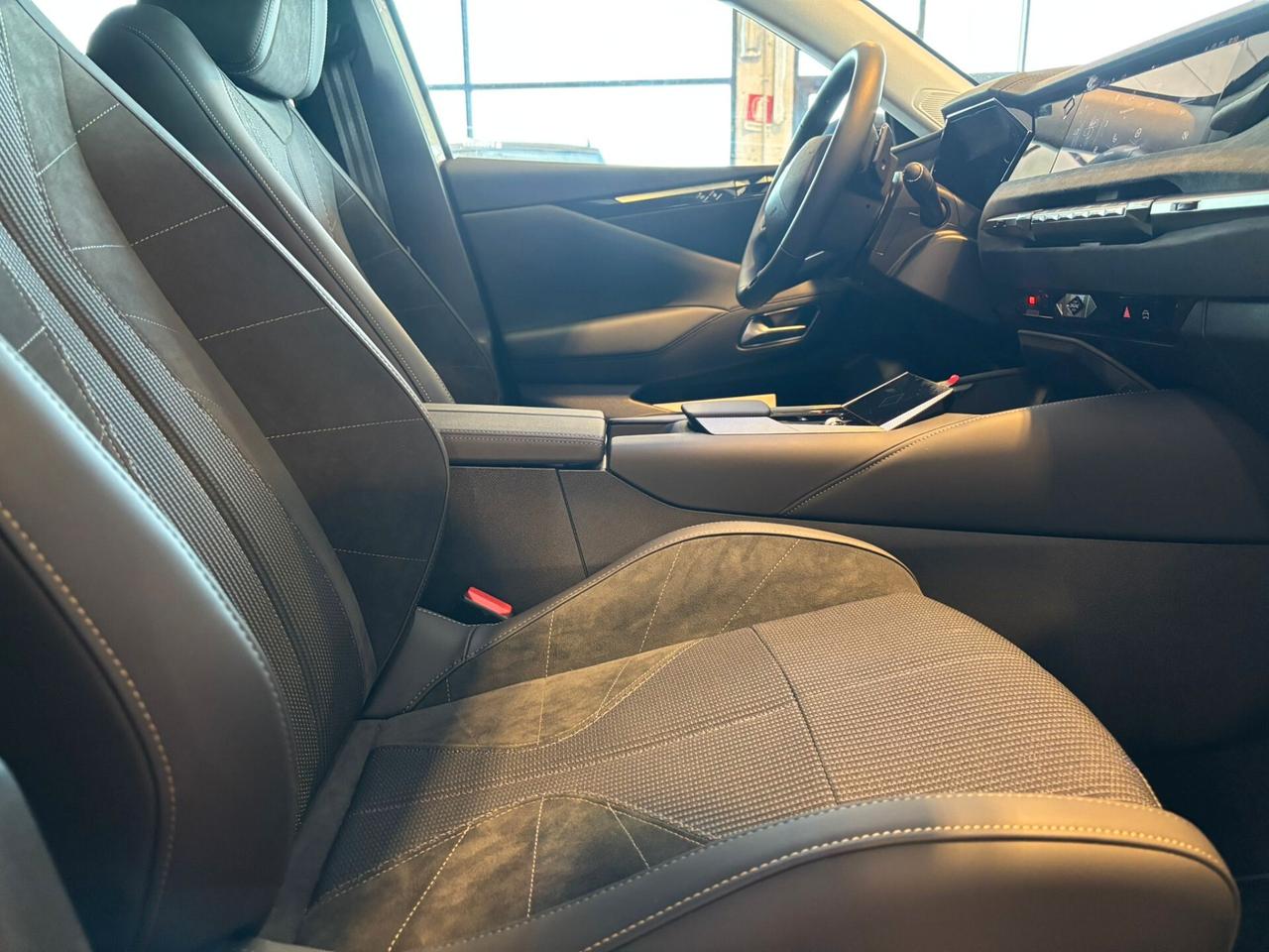 Ds DS4 Étoile Alcantara Hybrid 136 Aut. SPOTICAR