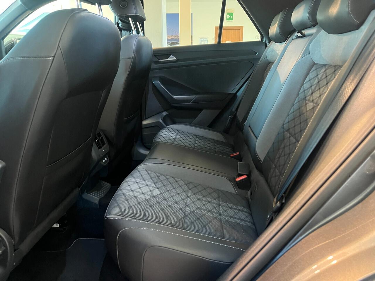 Volkswagen T-Roc 1.0 TSI R-Line +TECH PACK