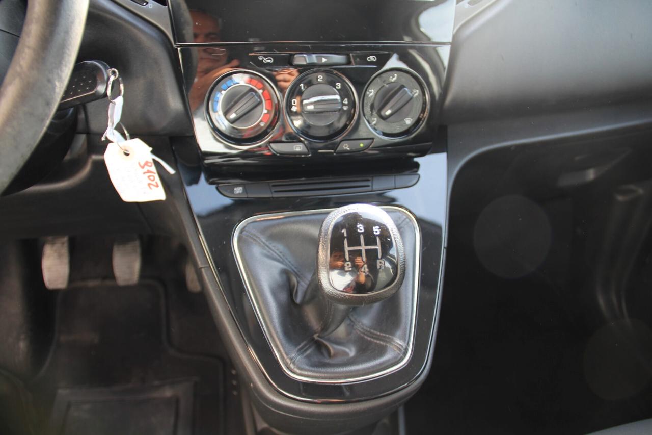 Lancia Ypsilon 1.3 MJT 16V 5 porte S&S Elefantino (70KW-95CV Neopatentati)
