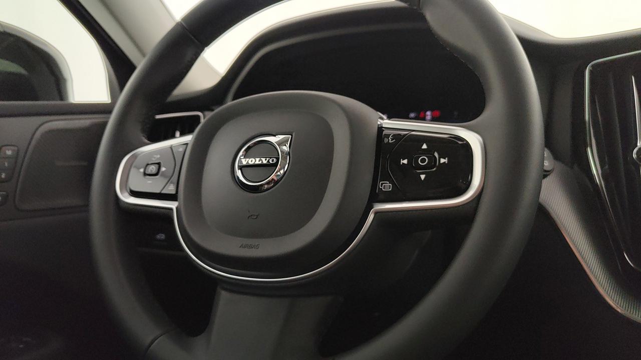 VOLVO XC60 2.0 b4 Plus Dark auto