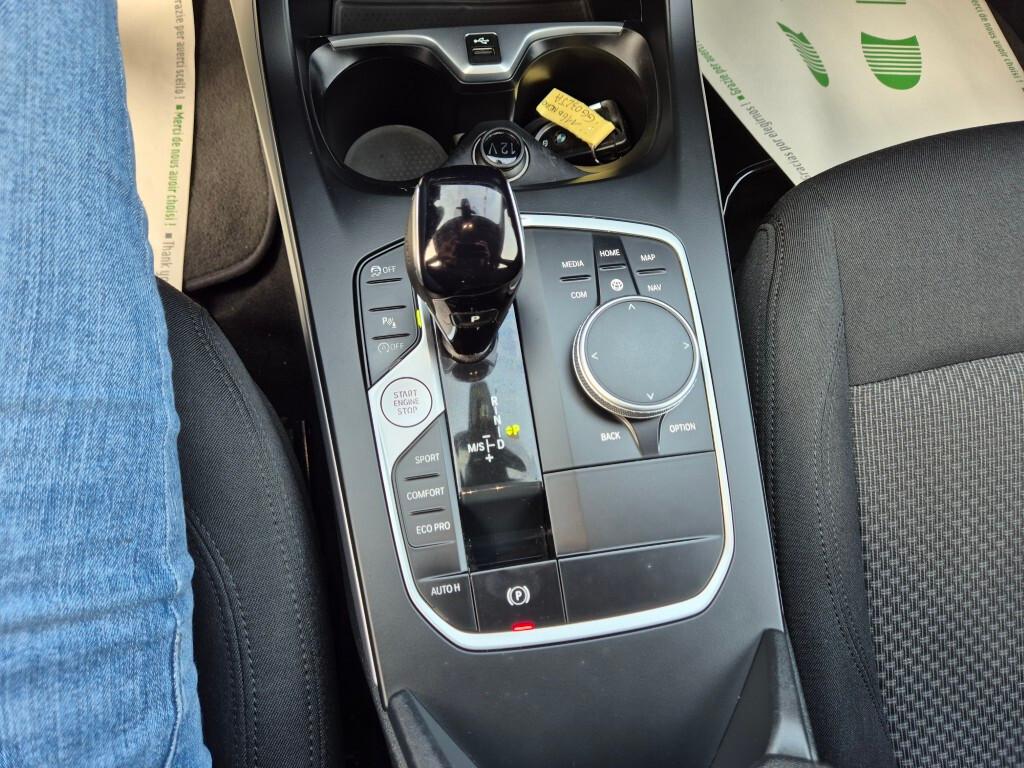 Bmw 116 116d 5p. Business Advantage