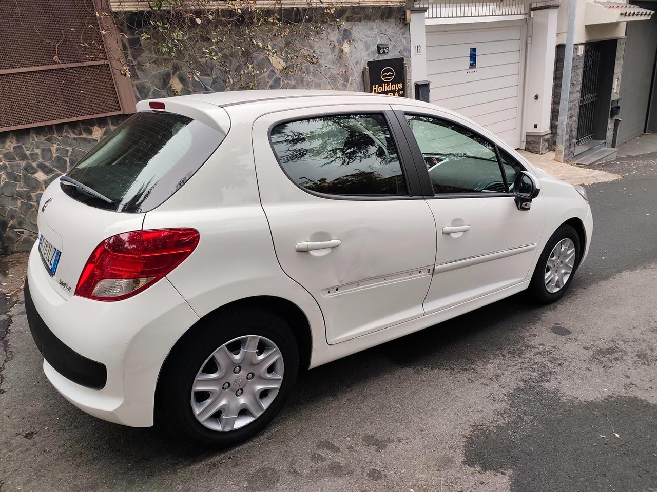 Peugeot 207 1.4 HDi 70CV 2013