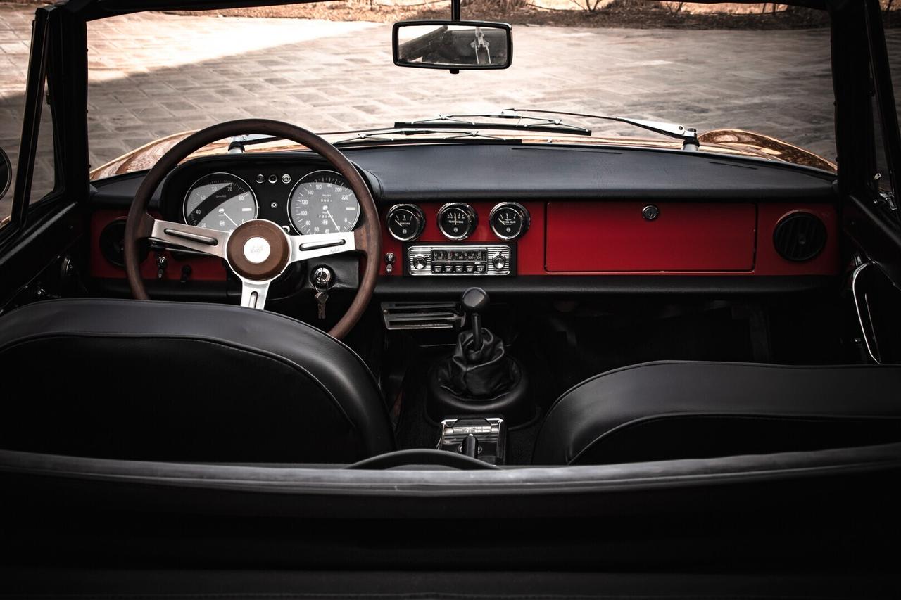 Alfa Romeo Spider Duetto osso di seppia 1750
