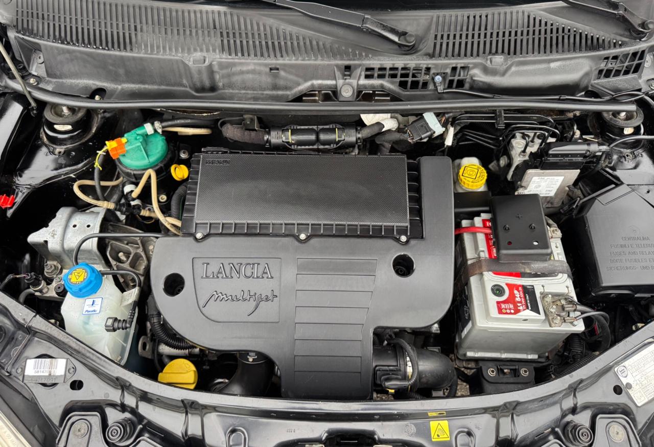 Lancia Ypsilon 1.3 MJT 75 CV Argento