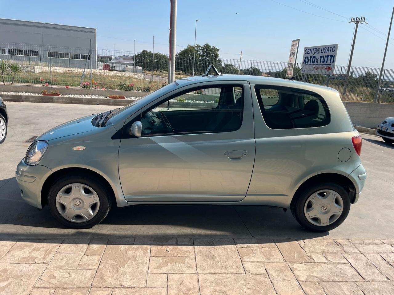 Toyota Yaris 1.0 3 porte Sol OK neopatentati