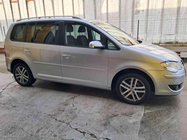 VOLKSWAGEN Touran 2.0 16V TDI Highline 7 posti neopatentati