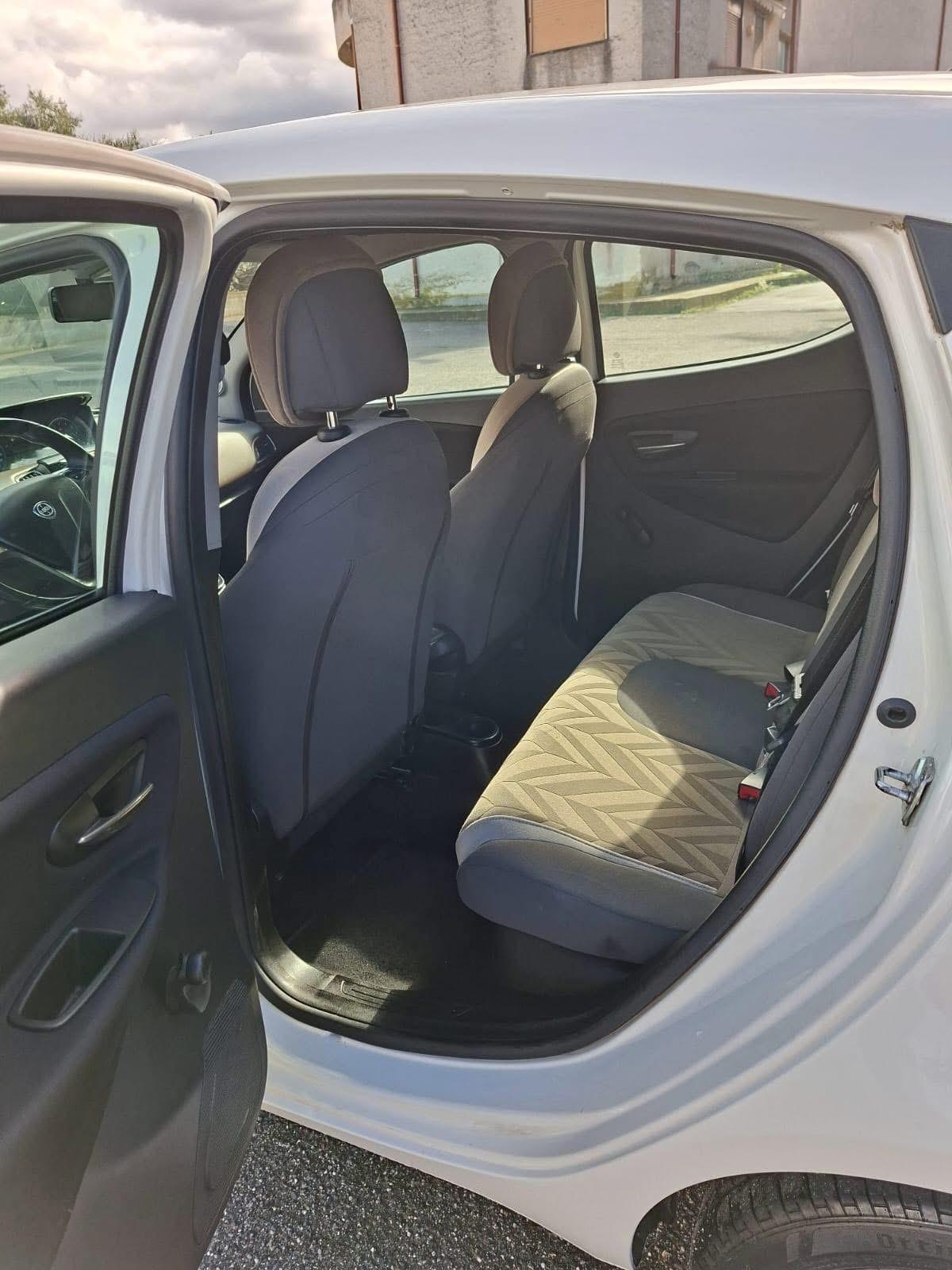 Lancia Ypsilon 1.2 69 CV 5 porte GPL Elefantino