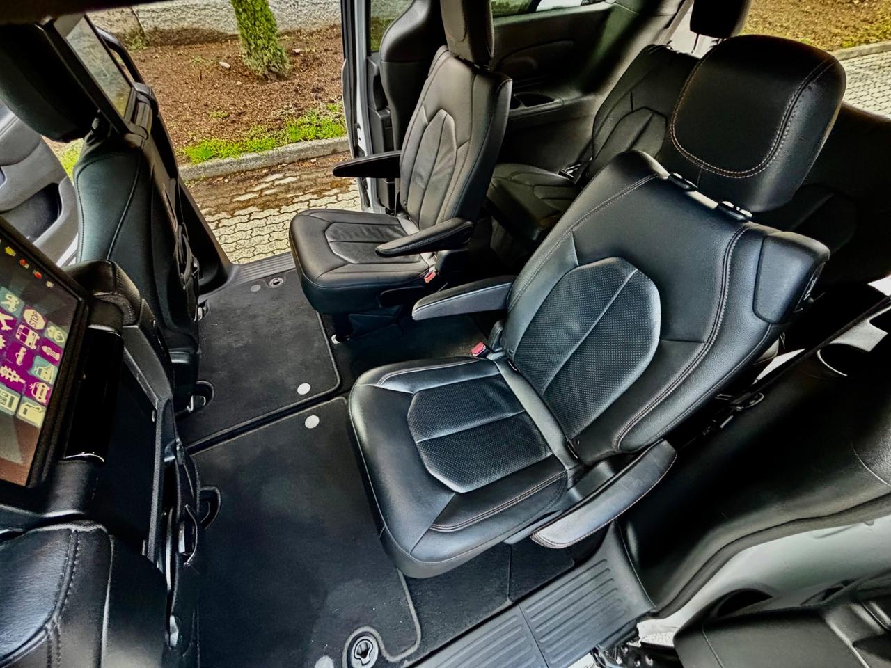 Chrysler Pacifica GPL TOURING S AUTOMATIC AT9 7 POSTI