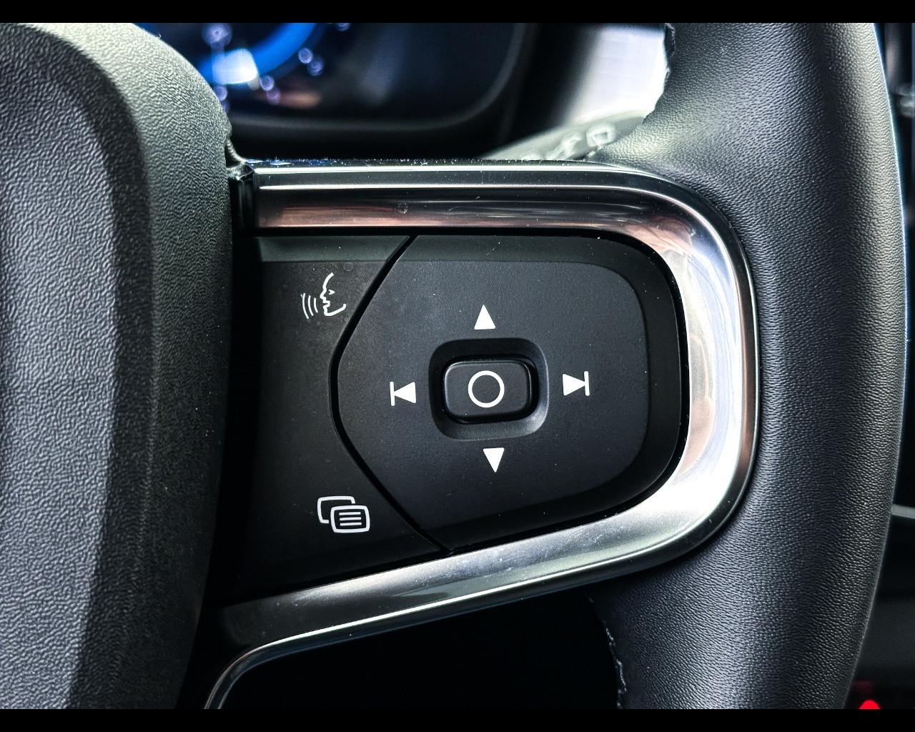 VOLVO XC40 (2017-->) - XC40 B3 automatico Core