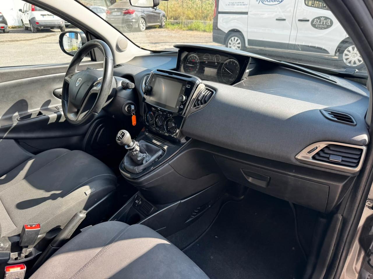 Lancia Ypsilon 1.0 FireFly 5 porte S&S Hybrid Gold