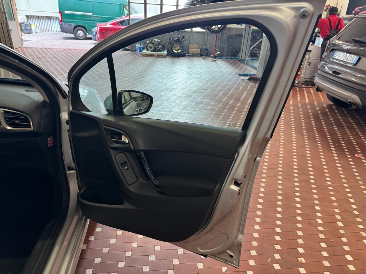 Citroen C3 1.2 PureTech 82 Exclusive - IDEALE PER NEOPATENTATI