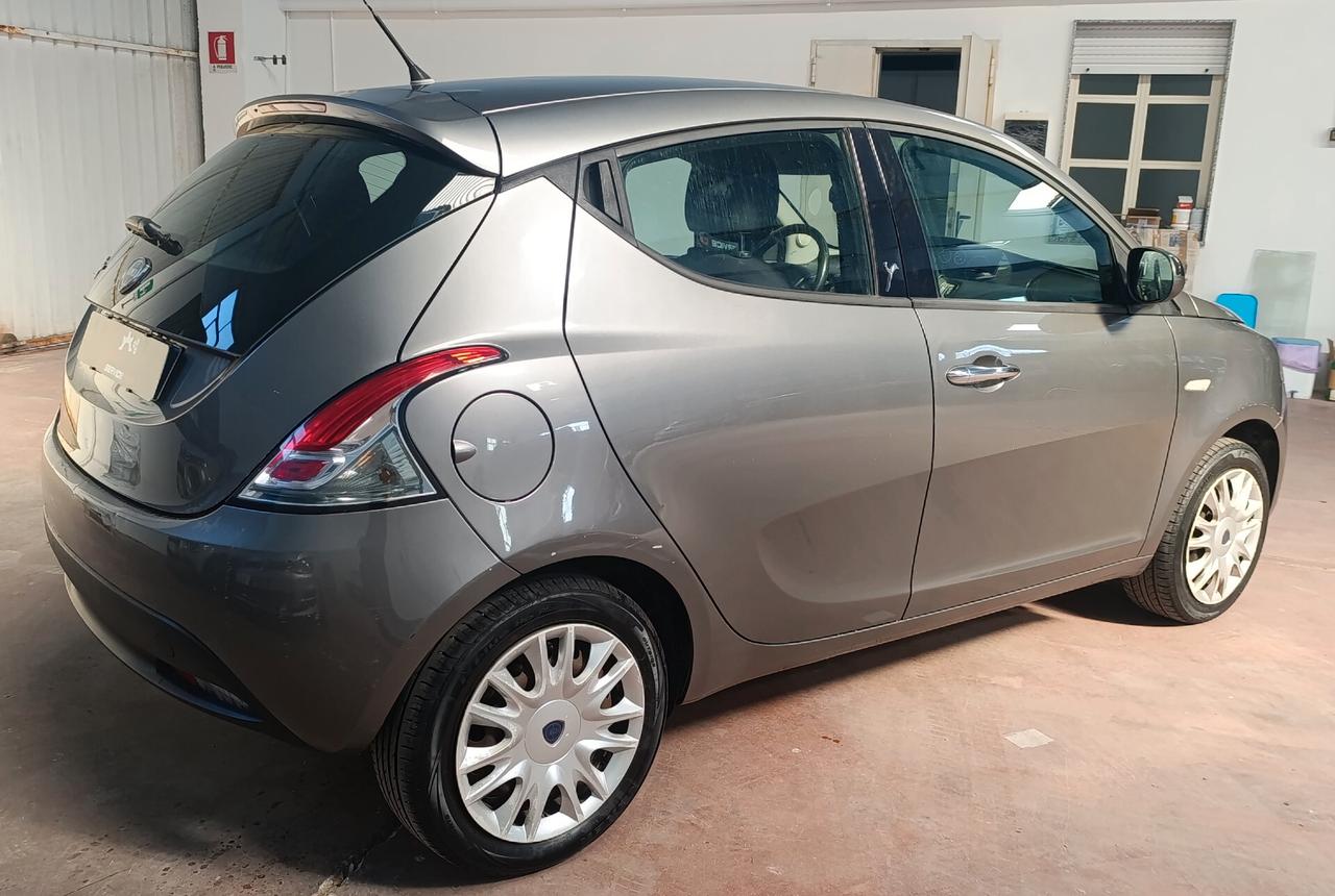 Lancia Ypsilon 1.2 69 CV 5 porte AUTO CON GARANZIA