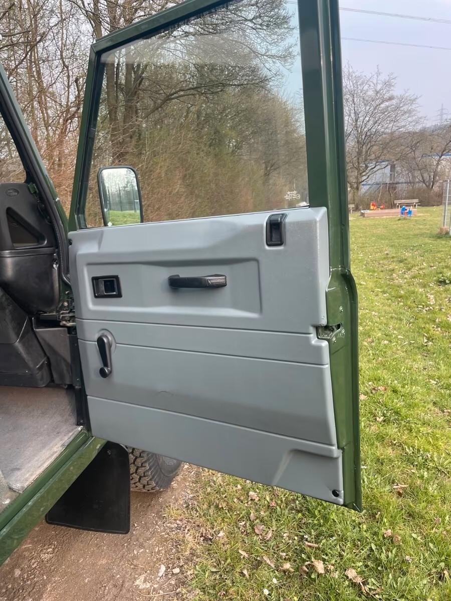 Land Rover Defender 300Tdi SW completamente restaurato