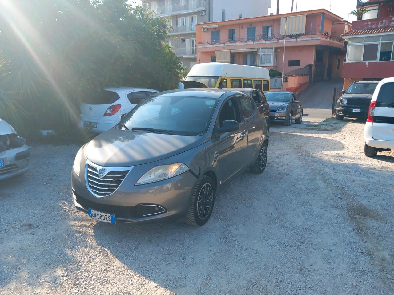 Lancia Ypsilon 1.3 MJT 75 CV Unyca