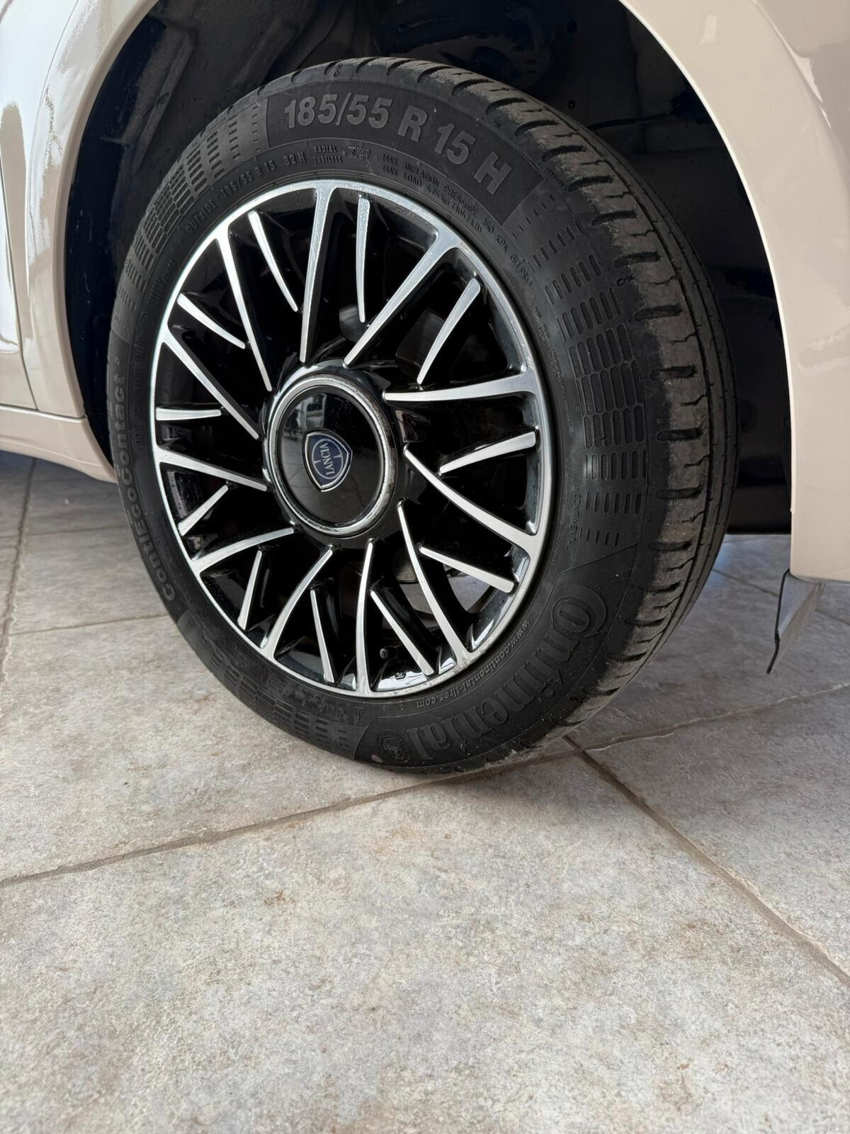 Lancia Ypsilon 1.2 69 CV 5 porte S&S Platinum NUOVA