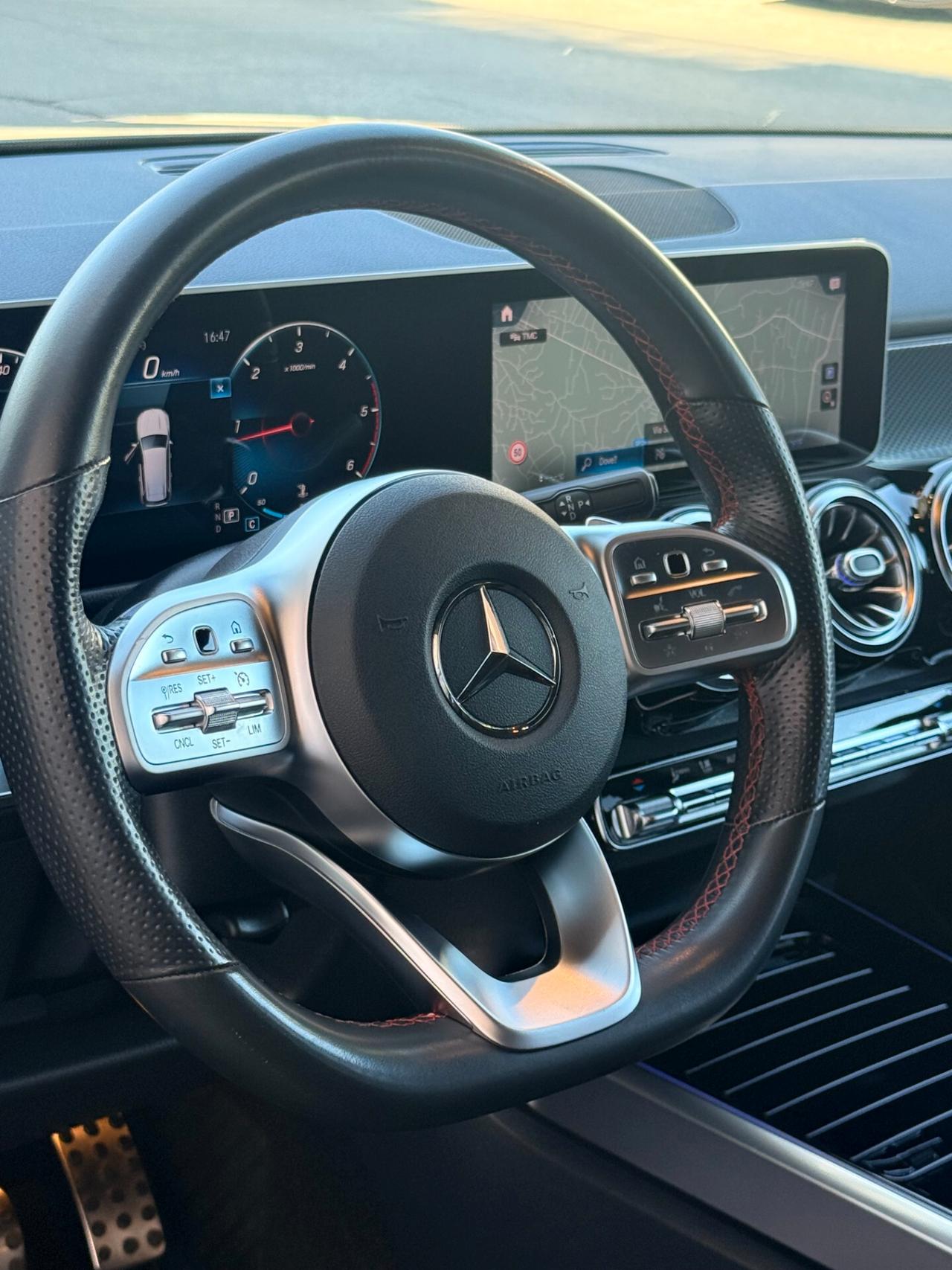 Mercedes-benz GLB 220 d Premium 4matic auto AMG con LUCI SOFFUSE,TELECAMERA,APPLE CARPLAY,NAVI,VIRTUAL COCKPIT,SCHERMO