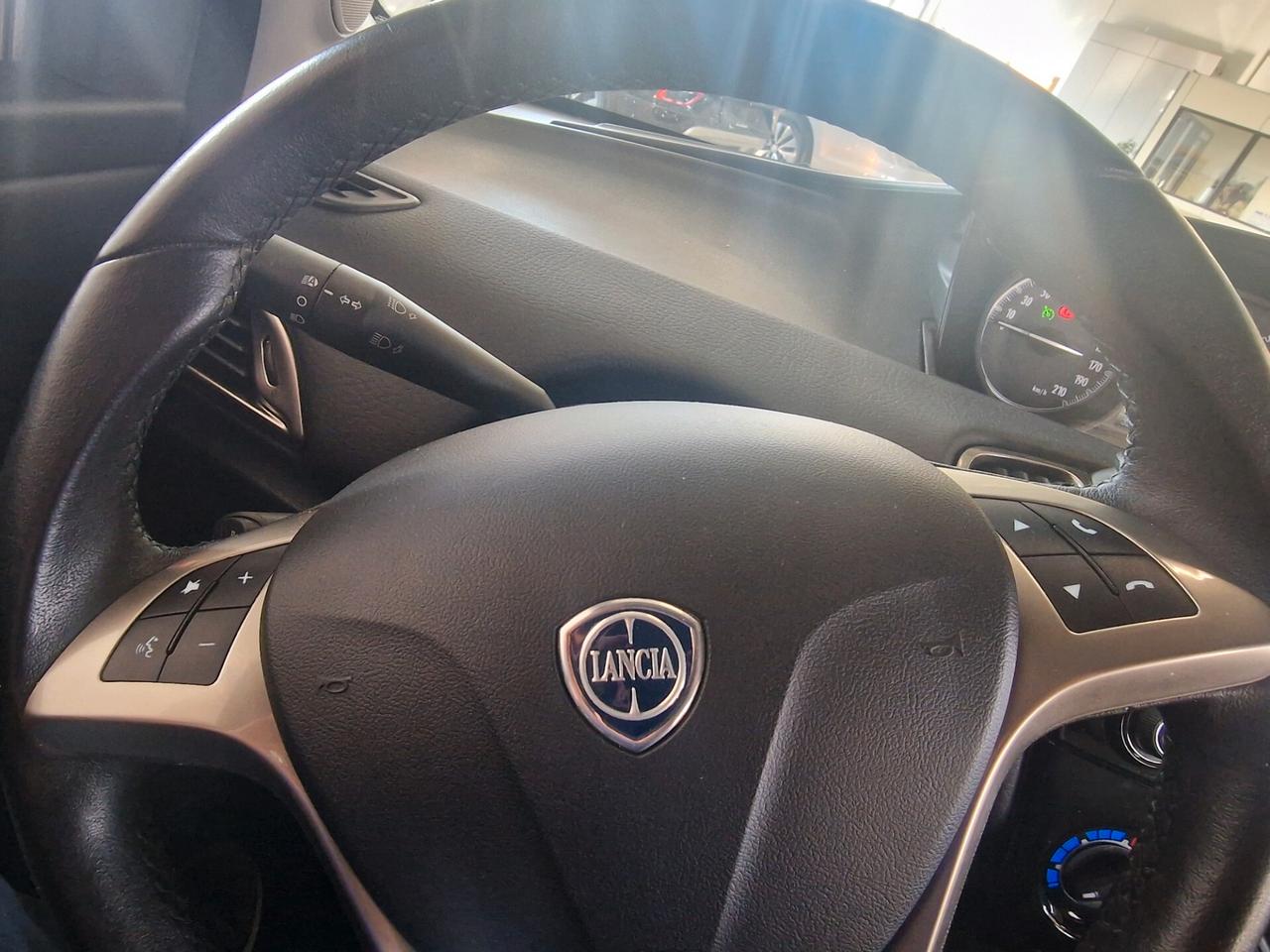 Lancia Ypsilon 1.2 69 CV 5 porte Gold